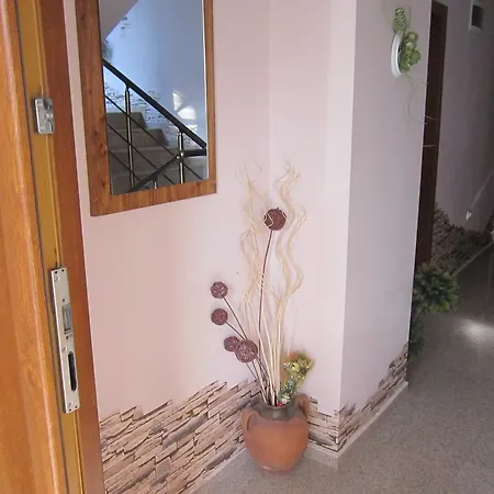 Къща за гости Skamnia 3*